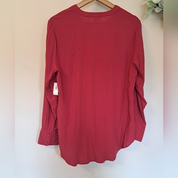 NWT Red Old Navy Button-Up Top Size M - Picture 3 of 6